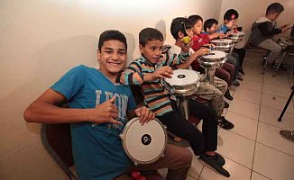 Hollandalı Grup KOFFIE'den, Şişli'de Roman çocuklarla Müzik Atölyesi