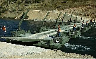 Savunma aracı Seyyar Yüzücü Hücum Köprüsü Silahlı Kuvvetlere teslim edildi