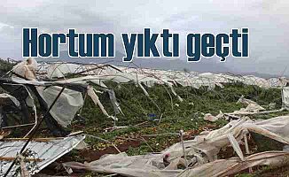 Antalya'da hortum seraları çatıları uçurdu