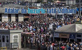 İstanbul'da kalanlar akın akın Adalar'a gitti