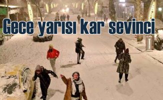 İstanbul'da kar yağışı | Çocuklar sokaklara döküldü
