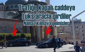 Taksim Camii'ne namaz kılmak için lüks araçla gelmişler