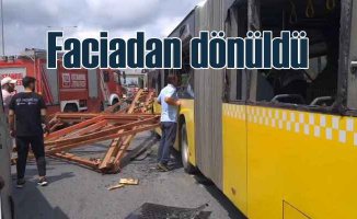 İstanbul'da feci kaza | İETT otobüsüne inşaat demirleri saplandı