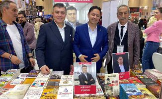 TÜYAP Kitap Fuarı devam ediyor | Gazeteci Mevlüt Yüksel'in imza günü