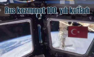 Rus kozmonot uzayda Türk bayrağı astı