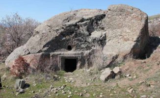 Seydişehir İncesu Köyü’nde efsaneye dayanan Frig kaya mezarı