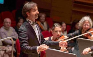 Olten Filarmoni Orkestrası ve Daniel Ciobanu İzmir'i büyüledi