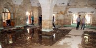 Balıklıgöl'de taban suyu yükselen cami ibadete kapatıldı