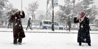 Erzuruma 3 saatte 30 santim kar yağdı