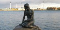 Facebook, Deniz Kızı Heykeli'ni müstehcen buldu