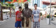 Gaziantep'te sanatçılardan ‘canlı heykel’ performansı