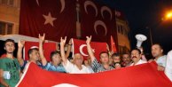 Gölbaşı'nda HDP binası taşlandı, Besni'de Türk bayrağı asıldı