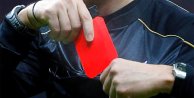 Hakem öfkelenince rekor kırtı: 15 kırmızı kart çıkardı