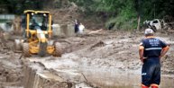 Hopa’da sular çekildi, çamur ve balçıkla mücadele sürüyor