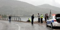 Karpuz yüklü TIR baraj gölüne uçtu: 1 ölü, 1 kayıp