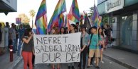 LGBT'lilerden 'Nefret saldırılarına dur de' eylemi