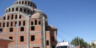 Midyat'ta cami iskelesi çöktü: 5 işçi yaralı