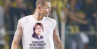 Putin tşörtlü futbolcunun cezası ağır oldu ama imtiyazı koparttı