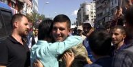 Terörü lanetleyen gençlerden Mehmetçikler'e sevgi gösterisi