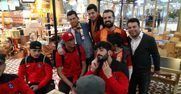 Trabzonspor'u Galatasaraylı Taraftarlar Uğurladı