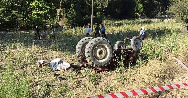 Traktör devrildi: 1 ölü 3 yaralı