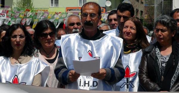 Tunceli'de, kanser hastası PKK'lı hükümlü Aysel Doğan'ın serbest bırakılması çağrısı