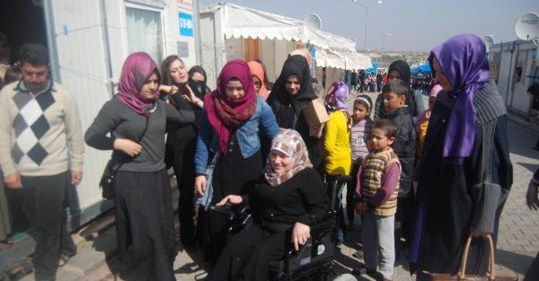 TÜRGEV'den 20 engelli Suriyeliye akülü sandalye