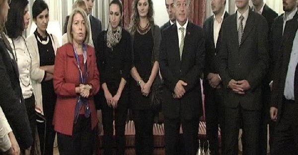 Türkiye'nin Kosova Büyükelçisi Ozan, Türkiye'den Mezun Gençlerle Bir Araya Geldi