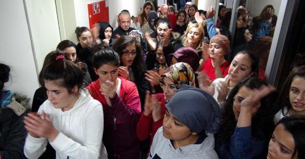 Üniversite Öğrencileri, Kapatma Kararı Alınan Yurdu Boşaltmadı