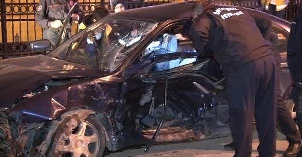 Üsküdar'da minibüs ile otomobil çarpıştı: 2'si çocuk 4 yaralı