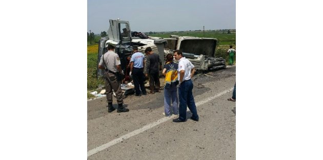 Vinç yüklü kamyon devrildi, sürücü öldü