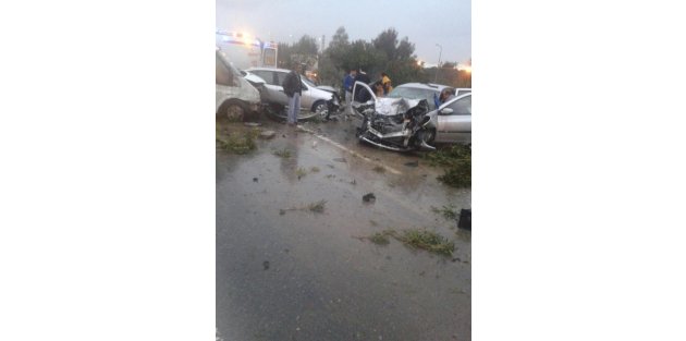 Gaziemir'de yağmur kazaya neden oldu: 1 ölü 8 yaralı