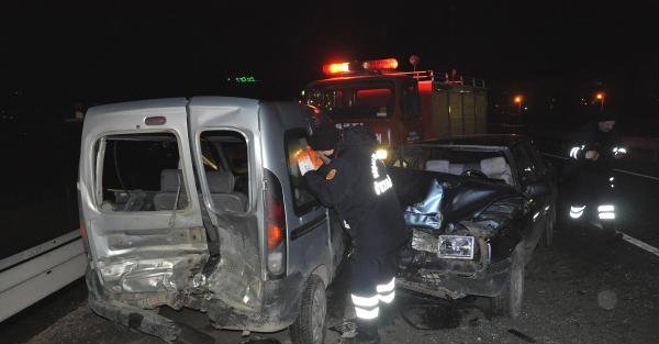 Yaralanan sürücü, ambulansta 'Kaza mı yaptık?' diye sordu