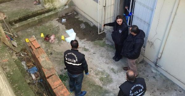 Yeni doğan bebeğini balkondan attıp öldürdüğü iddiasıyla yargılanıyor