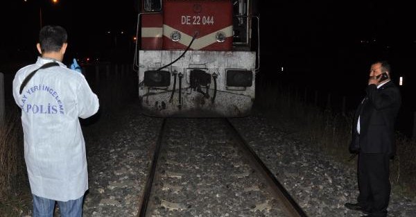 Yolcu treninin çarptığı yaya olay yerinde öldü