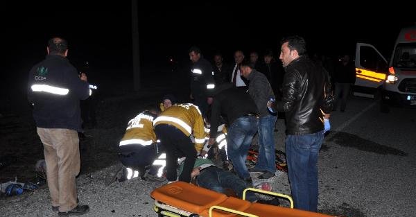 Yozgat'ta 2 otomobil çarpıştı: 1 ölü, 4 yaralı