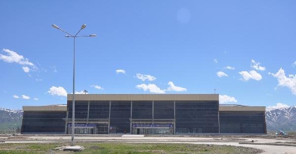 Yüksekova Havalimanı'na test inişi