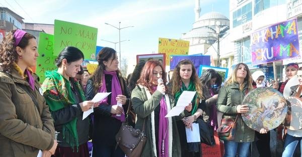 Yüksekova'da kadınlardan tefli yürüyüş
