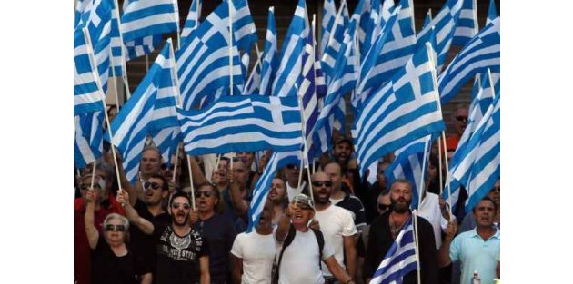 Yunanistan krizlerden  kurtulamıyor