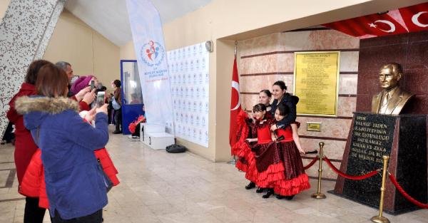 Zonguldak'ta ilkokul öğrencileri 23 Nisan'ı kutladı
