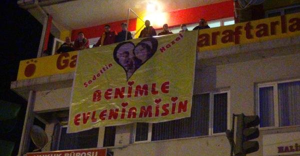 Zonguldak'ta maç öncesi sürpriz evlenme teklifi