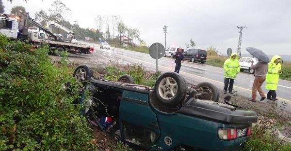 Zonguldak'ta Otomobil Şarampole Yuvarlandı: 3 Yaralı
