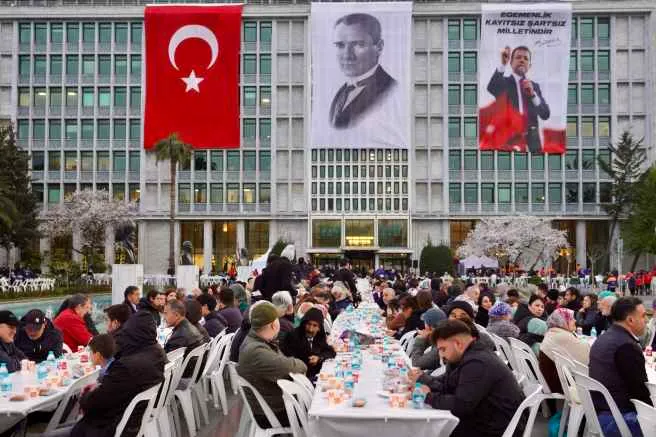 İstanbullular Millet İftarında buluştu