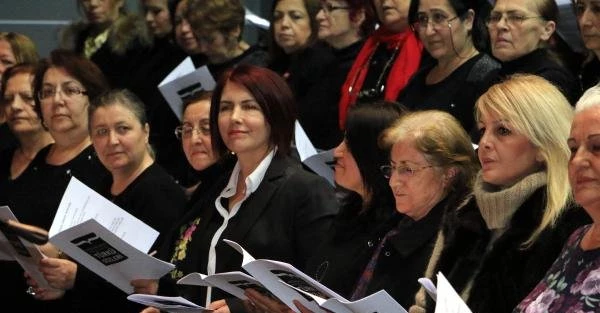 1000 kadınından koro oluşturan İstanbul’un tek kadın başkanı: Sanatla sosyalleşeceğiz