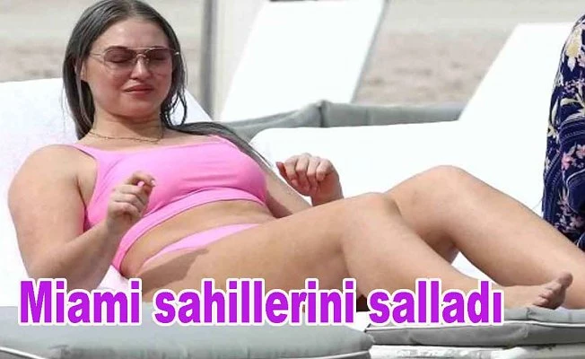 Pembe bikinisi ile ilgi odağı oldu