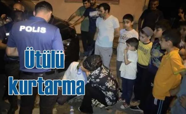 Sokakta saldırıya uğrayan adamı ütü ile kurtardılar