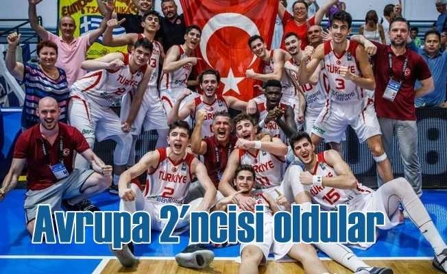 Millilerimiz basketbol'da Avrupa ikincisi oldu 