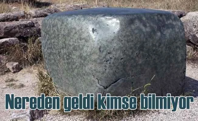 Çorum Boğazkale Hattuşaş'da gizemli yeşil kaya
