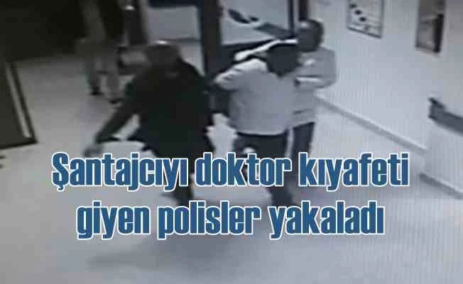 Hastanede tehditle para alırken doktor kıyafetli polislere yakalandı
