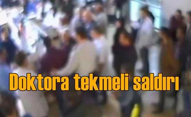 Doktora masanın üstünden tekme ile saldırdı